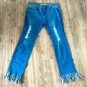 Stretchy fringe led distressed skinny jeans
